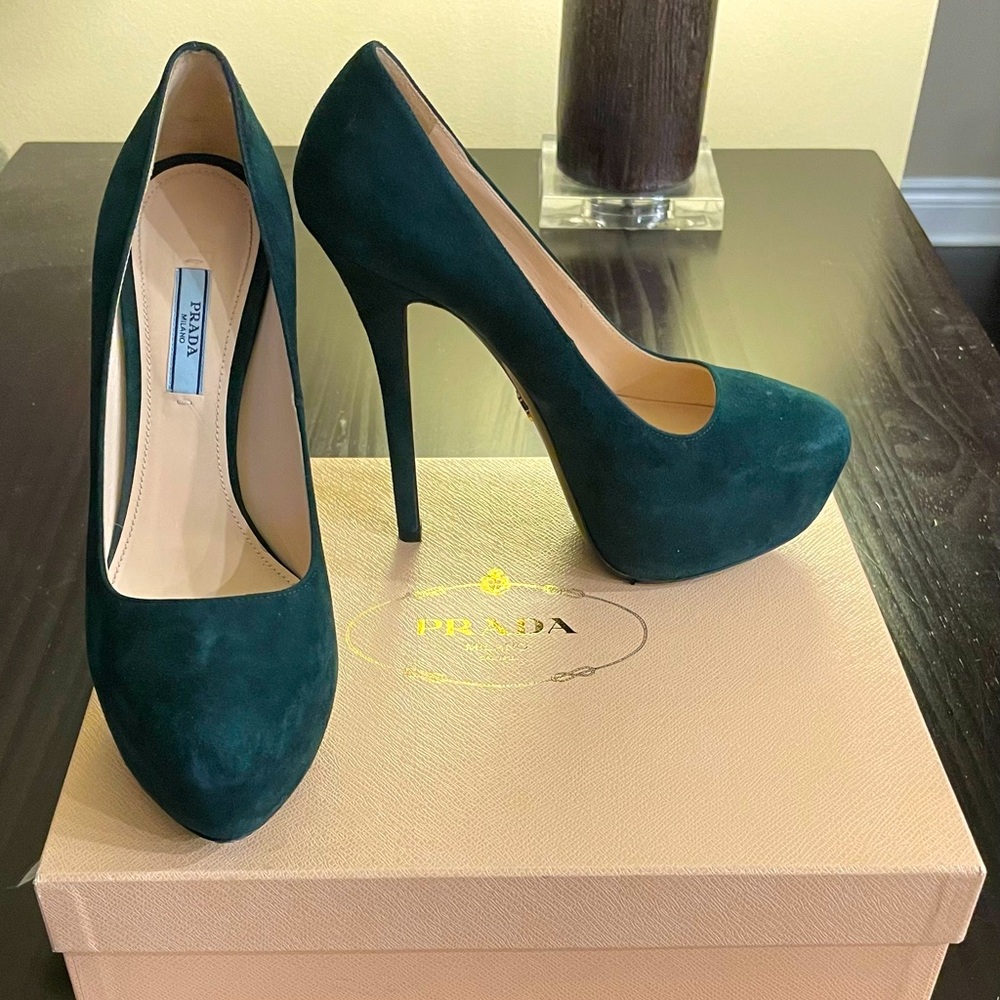 Prada Green Suede Hidden Platform Stilettos Pumps Calzature Donna sz 39.5